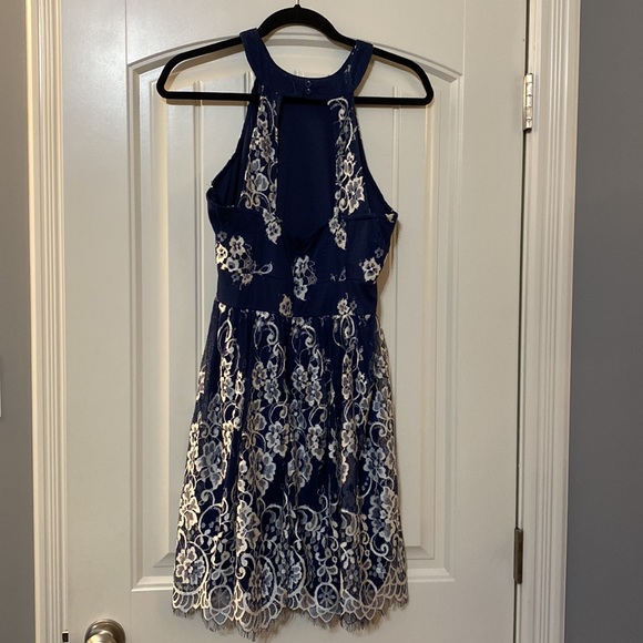 Blue lace semi-formal dress - Picture 2 of 6